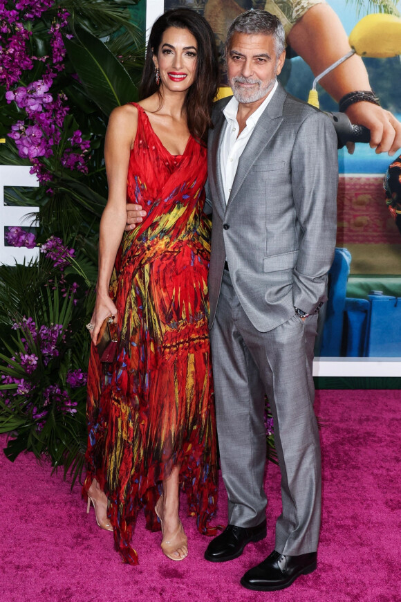 George Clooney et sa femme Amal Clooney à la première du film "Ticket To Paradise" à Los Angeles, le 17 octobre 2022. 