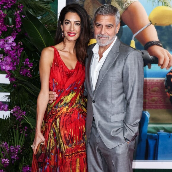 George Clooney et sa femme Amal Clooney à la première du film "Ticket To Paradise" à Los Angeles, le 17 octobre 2022. 