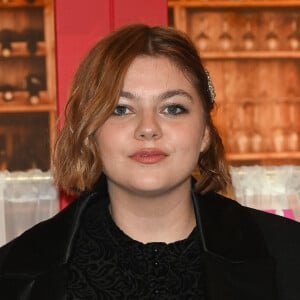 Louane - Avant-première du film Netflix "Emily in Paris" saison 3 au Théâtre des Champs Elysées à Paris. © Coadic Guirec/Bestimage