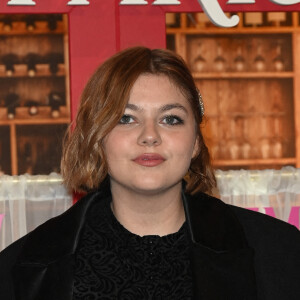 Louane - Avant-première du film Netflix "Emily in Paris" saison 3 au Théâtre des Champs Elysées à Paris le 6 décembre 2022. © Coadic Guirec/Bestimage