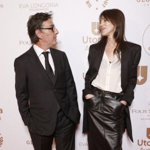 Yvan Attal, Charlotte Gainsbourg - Photocall de la 10e édition du "Global Gift Gala 2022" au Four Seasons Hotel George V à Paris le 19 novembre 2022. © Christophe Aubert via Bestimage