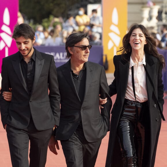 Ben Attal, Yvan Attal et Charlotte Gainsbourg - Première du film "Les choses humaines" lors de la 47e édition du Festival du Cinéma Américain de Deauville. © Olivier Borde / Bestimage