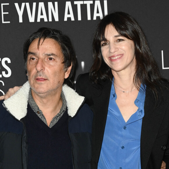 Yvan Attal et sa compagne Charlotte Gainsbourg - Avant-première du film "Les Choses Humaines" au cinéma UGC Normandie à Paris le 23 novembre 2021. © Coadic Guirec/Bestimage 