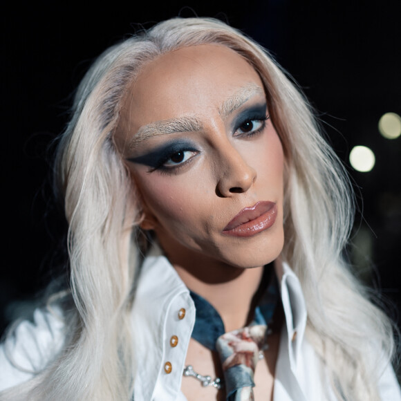 Exclusif - Prix Spécial - Bilal Hassani - Backstage - Enregistrement de l'émission "Michel Polnareff, la soirée événement", diffusée le 6 décembre à 21h10 sur France 2 © Tiziano Da Silva-Cyril Moreau / Bestimage Michel Polnareff fait son grand retour lors d’un prime time inédit et exceptionnel sur France 2, après plusieurs années d’absence et à l’occasion de la sortie de son nouvel album « Polnareff chante Polnareff ». « Lettre à France », « Holidays », « On ira tous au paradis », « Love me, please love me » et bien d’autres chansons iconiques figureront parmi les nombreux titres qui rythmeront cette soirée d’exception. Michel Polnareff nous offrira des interprétations inattendues et innovantes grâce à l’utilisation du « deepfake sur hologramme ». L’artiste légendaire interprétera des duos avec lui-même en voyageant dans le temps : 1968 pour « Le bal des Laze » ou encore l’année 1989 pour « Goodbye Marylou ». Entourés d’un orchestre live composé de 13 musiciens, les artistes venus lui rendre hommage  interpréteront les plus grands classiques de son répertoire. Ils témoigneront aussi de l’histoire d’amour qui les lie avec les chansons de Michel Polnareff, véritables marqueurs de vie de plusieurs générations. Au sein de la mémoire collective, Michel Polnareff a une place essentielle : cette soirée événement sera aussi l’occasion de revoir les images d’archives qui ont marqué la carrière de cet artiste incontournable, iconoclaste et génie créatif en avance sur son temps.  Exclusive - No Web No Blog pour Belgique et Suisse 
