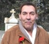 Deux ans avant de mourir, il avait rédigé un nouveau testament dans lequel il rayait ses proches.
Georges El Assidi, ancien secrétaire particulier et légataire universel de Charles Trenet, commémore le 19e anniversaire de sa disparition au cimetière de l'Ouest à Narbonne. Le 19 février 2020.