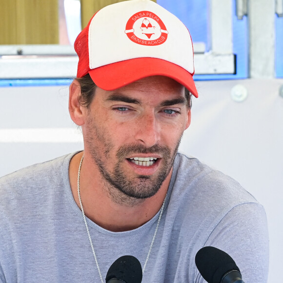 Camille Lacourt dévoile sa soirée avec sa fille Jazz à Paris.
Camille Lacourt - Lancement du programme estival "Savoir nager" à la piscine de Villetaneuse. Le 13 juillet 2022 © Federico Pestellini / Panoramic / Bestimage 