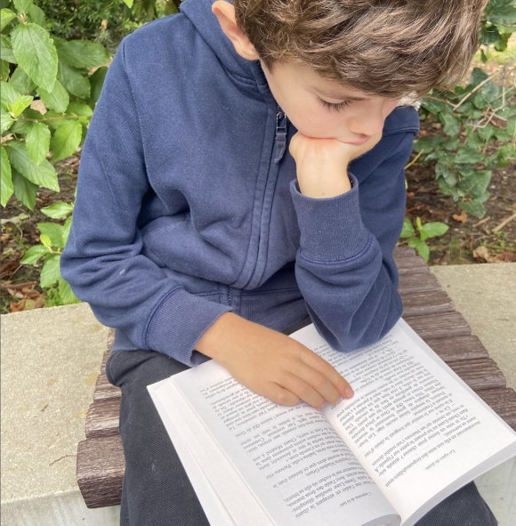 "Mon fils est dans son monde avec ses livres", a-t-il partagé au sujet d'Edgar.