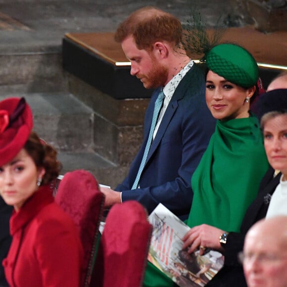 Il explique que William s'en serait pris à Charles III et Camilla avant de régler ses comptes avec Harry et Meghan Markle.
Le prince William, duc de Cambridge, et Kate Catherine Middleton, duchesse de Cambridge, le prince Harry, duc de Sussex, Meghan Markle, duchesse de Sussex et la comtesse Sophie de Wessex - La famille royale d'Angleterre lors de la cérémonie du Commonwealth en l'abbaye de Westminster à Londres. Le 9 mars 2020 