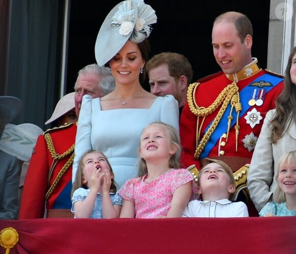 Le prince Charles, prince de Galles, le prince Harry, duc de Sussex, et Meghan Markle, duchesse de Sussex, le prince William, duc de Cambridge, et Catherine (Kate) Middleton, duchesse de Cambridge, la princesse Charlotte de Cambridge, Savannah Phillips, le prince George de Cambridge, Isla Phillips - Les membres de la famille royale britannique lors du rassemblement militaire "Trooping the Colour" (le "salut aux couleurs"), célébrant l'anniversaire officiel du souverain britannique. Cette parade a lieu à Horse Guards Parade, chaque année au cours du deuxième samedi du mois de juin. Londres, le 9 juin 2018. 