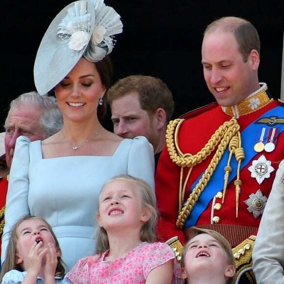 Le prince Charles, prince de Galles, le prince Harry, duc de Sussex, et Meghan Markle, duchesse de Sussex, le prince William, duc de Cambridge, et Catherine (Kate) Middleton, duchesse de Cambridge, la princesse Charlotte de Cambridge, Savannah Phillips, le prince George de Cambridge, Isla Phillips - Les membres de la famille royale britannique lors du rassemblement militaire "Trooping the Colour" (le "salut aux couleurs"), célébrant l'anniversaire officiel du souverain britannique. Cette parade a lieu à Horse Guards Parade, chaque année au cours du deuxième samedi du mois de juin. Londres, le 9 juin 2018. 