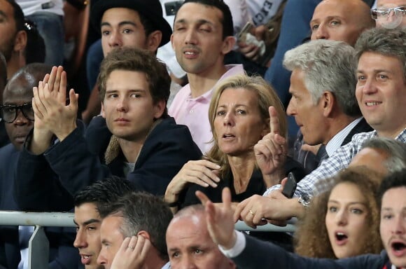 Exclusif - Claire Chazal avec son fils François Poivre d'Arvor et un ami le banquier Christophe de Backer assistent au quart finale de la Ligue des Champions de football au Parc des Princes entre le PSG et le FC Barcelone à Paris le 15 avril 2015.
