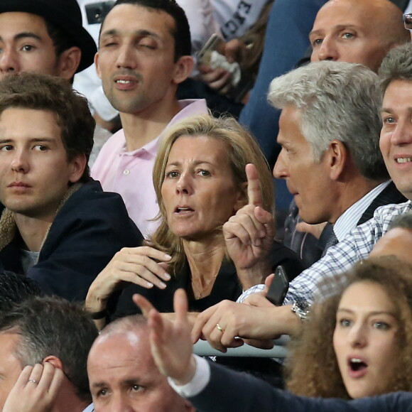 Exclusif - Claire Chazal avec son fils François Poivre d'Arvor et un ami le banquier Christophe de Backer assistent au quart finale de la Ligue des Champions de football au Parc des Princes entre le PSG et le FC Barcelone à Paris le 15 avril 2015.