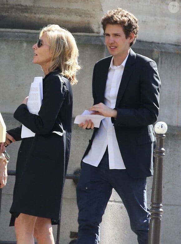 Claire Chazal et son fils François Poivre d'Arvor - Obsèques de Josette Chazal, la mère de Claire Chazal, en l'église Notre Dame d'Auteuil à Paris, le 14 avril 2015.