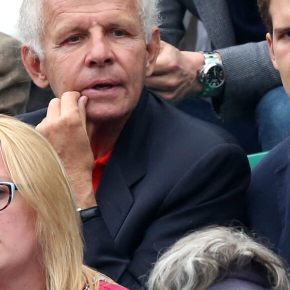 Patrick Poivre d'Arvor (PPDA) et son fils François dans les tribunes de la finale homme des internationaux de France de Roland Garros à Paris le 5 juin 2016. © Moreau-Jacovides / Bestimage