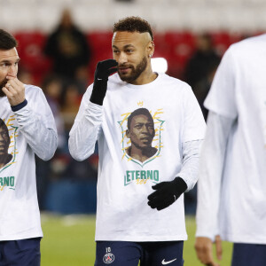 Lionel Messi (PSG) - Neymar Jr (PSG) - Les joueurs du PSG rendent hommage à Pelé avant le matchh de Ligue 1 Uber Eats "PSG contre Angers" (2-0) au Parc des Princes à Paris le 11 janvier 2023.