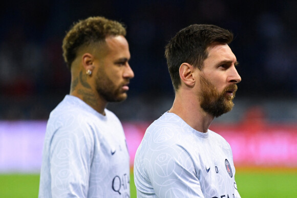 Il s'en est pris aux "consultants" qui interdisent aux supporters de les siffler. ""Mais d'où j'ai pas le droit ? Mais ferme ta gueule !", a rétorqué Daniel Riolo.
 
Echauffement - Neymar Jr ( 10 - PSG ) - Lionel Leo Messi ( 30 - PSG ) - - Match de Ligue Des Champions 2022 (LDC) "PSG- Macabi Haifa (7-2)" au Parc des Princes à Paris le 25 octobre 2022.