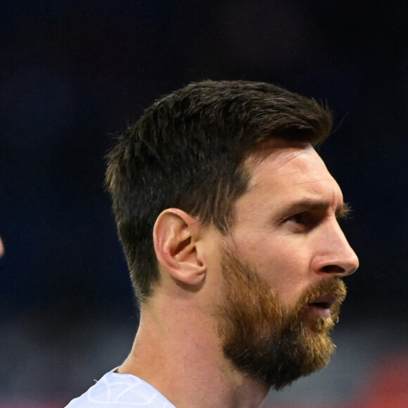 Il s'en est pris aux "consultants" qui interdisent aux supporters de les siffler. ""Mais d'où j'ai pas le droit ? Mais ferme ta gueule !", a rétorqué Daniel Riolo.
 
Echauffement - Neymar Jr ( 10 - PSG ) - Lionel Leo Messi ( 30 - PSG ) - - Match de Ligue Des Champions 2022 (LDC) "PSG- Macabi Haifa (7-2)" au Parc des Princes à Paris le 25 octobre 2022.