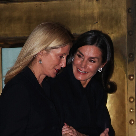 la reine Letizia d'Espagne et Marie Chantal Miller - Les invités de la famille de Grèce quittent le restaurant après un dîner la veille des funérailles de Constantin II de Grèce à Athènes le 15 janvier 2023. 