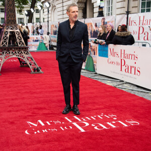 Cette décision est la conséquence, entre autres, de la mort de ses parents 
Lambert Wilson - Première du film "Mrs Harris Goes To Paris" à Londres, le 25 septembre 2022. © Avalon / Panoramic / Bestimage 