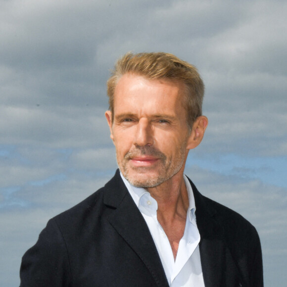 Lambert Wilson - Photocall sur la plage lors de la 34ème édition du festival de Cabourg, journées romantiques le 29 juin 2020. © Coadic Guirec / Bestimage 