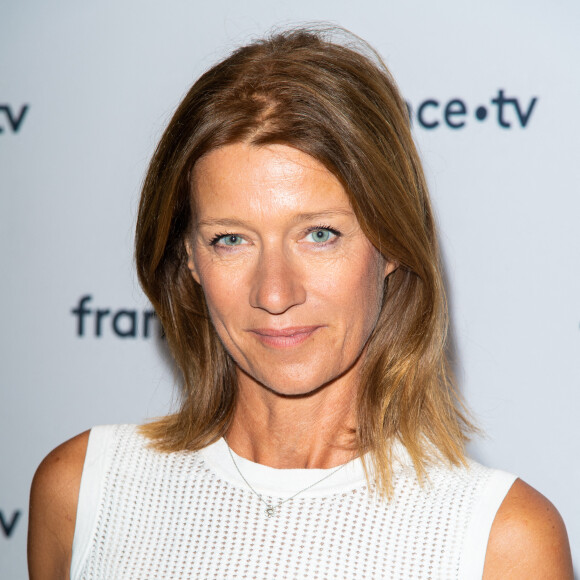 L'heureux élu est Laurent Lépinasse, alors rédacteur en chef adjoint de RTL TV.
Carole Gaessler lors du photocall dans le cadre de la conférence de presse de France Télévisions au Pavillon Gabriel à Paris, France, le 24 août 2021. © Pierre Perusseau/Bestimage