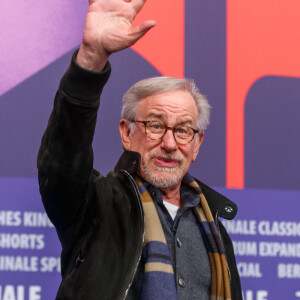 Arnold Spielberg avait préféré laisser partir sa femme plutôt que de la voir mourir à petits feux.
Steven Spielberg à la conférence de presse du film "The Fabelmans" lors de la 73e édition du festival international du film de Berlin (La Berlinale 2023), le 21 février 2023.