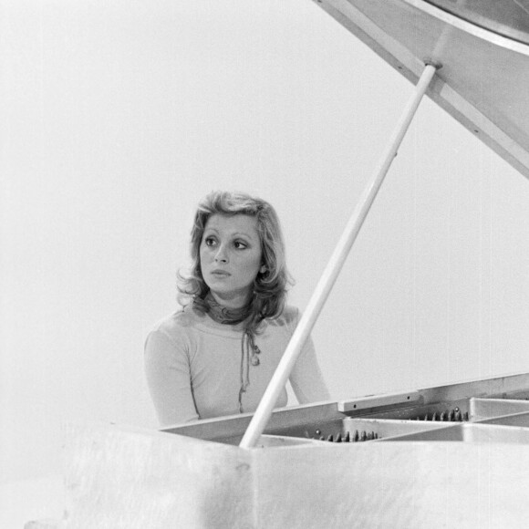 Archives - En France, à Paris, Véronique SANSON sur le plateau de l'émission TV "Discorama". Le 19 mai 1972 © Gérard Letellier via Bestimage