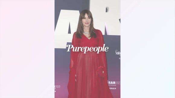 César 2023 : Monica Bellucci fait sensation dans une longue robe rouge très glamour, apparition remarquée