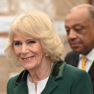 Camilla Parker Bowles, reine consort d'Angleterre rend visite à l'association "Book Aid International" à Londres le 2 février 2023. 