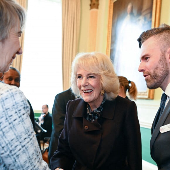 Camilla Parker Bowles, reine consort d'Angleterre, assiste à une réception pour l'inauguration de la Royal Osteoporosis Society à Bath, le 25 janvier 2023. 