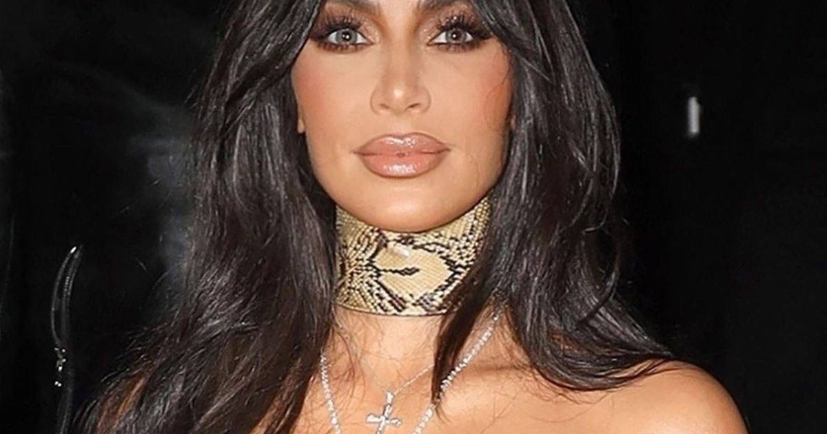 Kim Kardashian Coincée Dans Une Robe Trop Moulante, Elle Se Fait ...