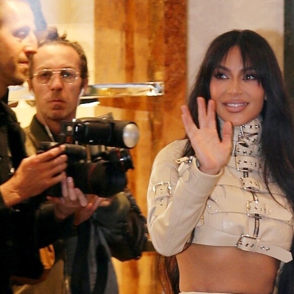 Kim Kardashian s'est rendue à la boutique Dolce & Gabbana durant la Fashion Week de Milan, Italie, le 25 Février 2023.