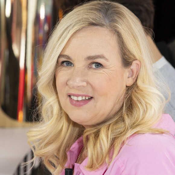 Info - Hélène Darroze, en France son restaurant "Marsan" a été décoré de deux étoiles au Guide Michelin et son établissement londonien "The Connaught" décoré de trois étoiles cette année - Exclusif - Hélène Darroze - Enregistrement de l'émission "Clique" présentée par M. Achour sur Canal Plus à Issy-les-Moulineaux le 11 mars 2020. © Jack Tribeca/Bestimage