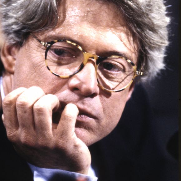 Archives - Patrice Carmouze sur le plateau de l'émission "Ciel, mon mardi !". Paris. Le 12 février 1992.