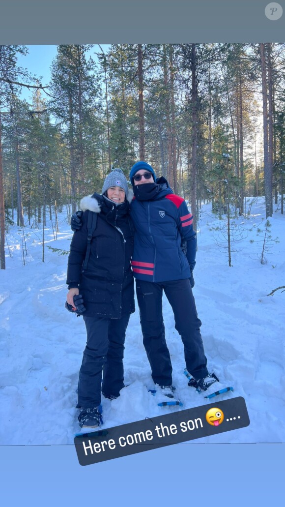 Elle est accompagnée de son fils Merlin, 15 ans. 
Estelle Denis est en vacances en Finlande avec son fils Merlin. @ Instagram / Estelle Denis