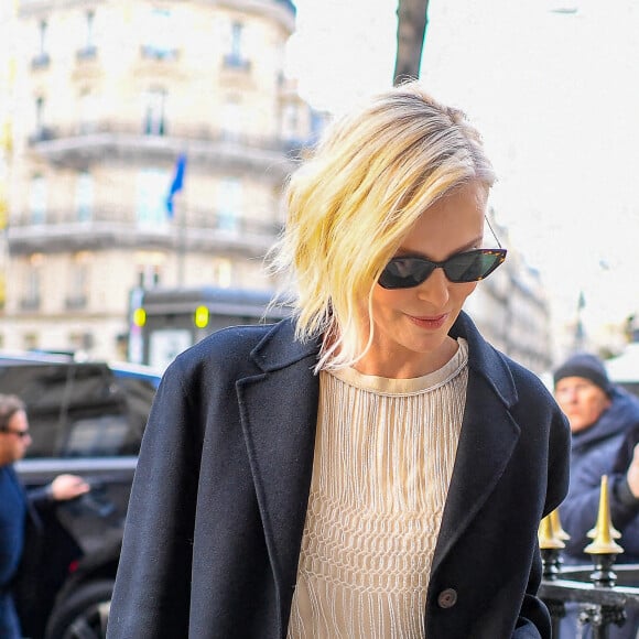 Charlize Theron arrive à la maison Christian Dior avenue Montaigne lors de la Fashion Week de Paris, France, le 28 février 2023. © Da Silva/Perusseau/Bestimage 