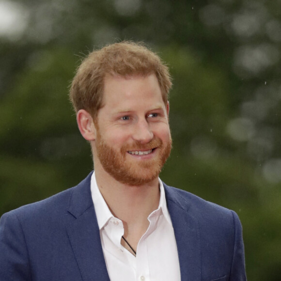 Le petit groupe n'est pas allé chez n'importe qui puisque ce n'est autre que Courteney Cox, interprète de Monica dans la série "Friends", qui leur a ouvert sa porte. 
Le prince Harry, duc de Sussex - Arrivéees au photocall du concert Audi Sentebale 2019 au palais de Hampton Court à Londres, Royaume Uni, le 11 juin 2019. 