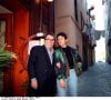 Laissant alors derrière lui sa femme Hélène, une kiné qu'il avait rencontrée en mars 1984 à la Réunion. 
Claude et Hélène Nougaro à Bastia en 1994. 