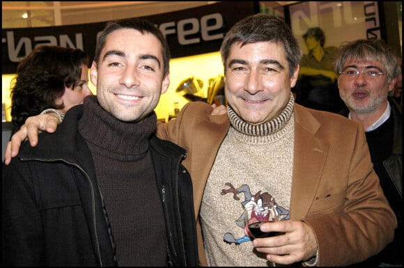 Il a un fils, Cyril qui lui ressemble comme deux gouttes d'eau.
Cyril et Patrice Drevet - "Vin du mois", soirée de dégustation de grands vins à l'Urban Coffee, à Paris.