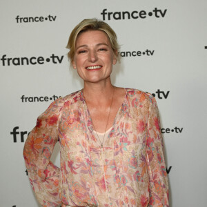 Anne-Élisabeth Lemoine au photocall pour la conférence de presse de rentrée de France TV à la Grande Halle de la Villette à Paris, France, le 6 juillet 2022. © Coadic Guirec/Bestimage