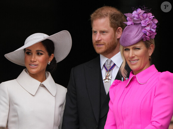 Le prince Harry, duc de Sussex, Meghan Markle, duchesse de Sussex, et Zara Phillips (Zara Tindall) - Les membres de la famille royale et les invités à la sortie de la messe du jubilé, célébrée à la cathédrale Saint-Paul de Londres, Royaume Uni, le 3 juin 2022. 