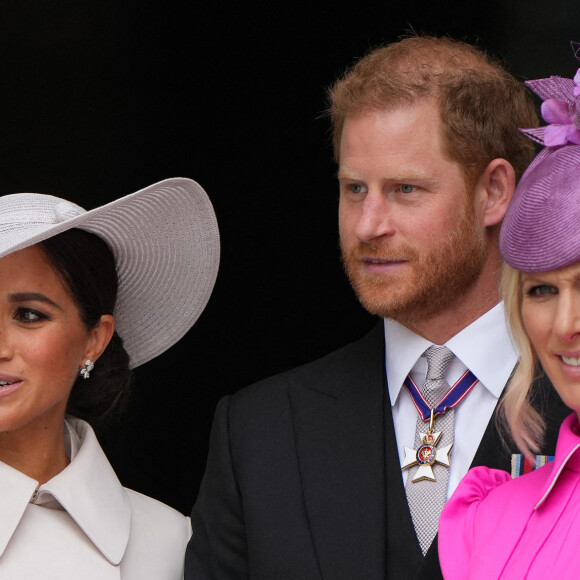 Le prince Harry, duc de Sussex, Meghan Markle, duchesse de Sussex, et Zara Phillips (Zara Tindall) - Les membres de la famille royale et les invités à la sortie de la messe du jubilé, célébrée à la cathédrale Saint-Paul de Londres, Royaume Uni, le 3 juin 2022. 