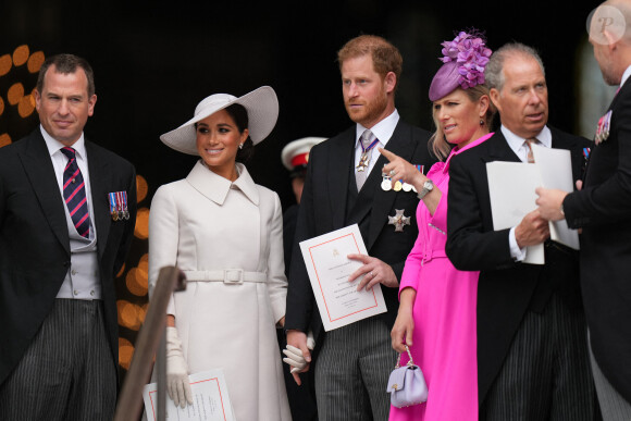 Peter Philips, le prince Harry, duc de Sussex, et Meghan Markle, duchesse de Sussex, Zara Phillips (Zara Tindall) - Les membres de la famille royale et les invités à la sortie de la messe du jubilé, célébrée à la cathédrale Saint-Paul de Londres, Royaume Uni, le 3 juin 2022. 