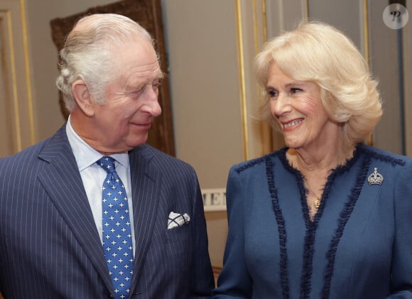 Le roi Charles III d'Angleterre et Camilla Parker Bowles, reine consort d'Angleterre, organisent une réception pour célébrer le deuxième anniversaire de "The Reading Room"à Clarence House à Londres, le 23 février 2023.