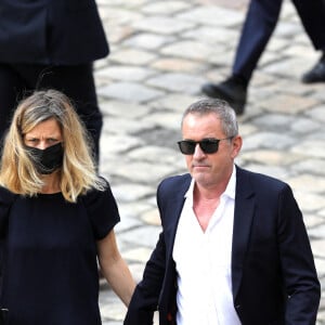 Christophe Dechavanne et sa compagne Elena Foïs lors de la cérémonie d'hommage national à Jean-Paul Belmondo à l'Hôtel des Invalides à Paris, France, le 9 septembre 2021. © Dominique Jacovides/Bestimage 