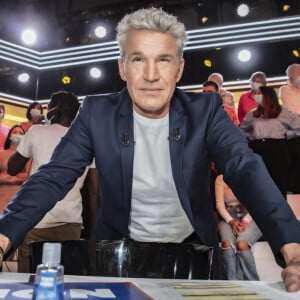 Exclusif - Benjamin Castaldi - Sur le plateau de l'émission TPMP (Touche Pas à Mon Poste) présentée en direct par C.Hanouna le 08/02/22 en direct sur C8 - Paris le 08/02/22 © Jack Tribeca / Bestimage