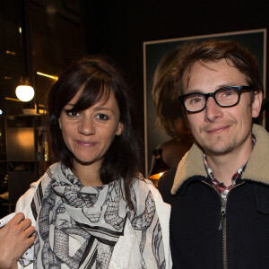 Lorànt Deutsch et sa femme Marie-Julie Baup enceinte - Dédicace du livre de Gwendoline Hamon "Les dieux sont vaches" à la boutique de Sarah Lavoine à Paris, le 10 mars 2014.