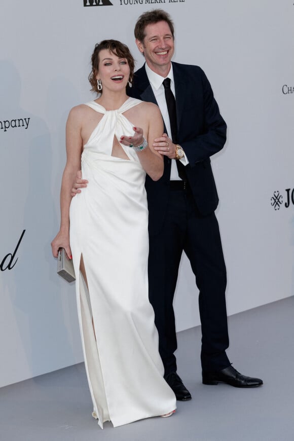 Milla Jovovich avec son mari Paul W. S. Anderson lors de la soirée AmfAR Gala Cannes 2019 à l'Eden Roc au Cap d'Antibes, lors du 72ème Festival International du Film de Cannes, le 23 mai 2019. © Jacovides / Moreau / Bestimage 