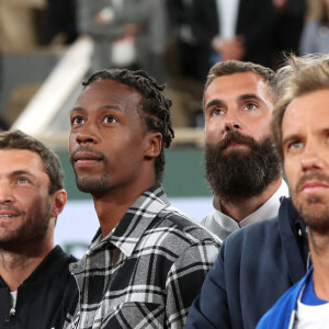 Gilles Simon, Gaël Monfils, Benoît Paire et Richard Gasquet - Jo-Wilfried Tsonga reçoit le trophée de la FFT pour l'ensemble de sa carrière et fait ses Adieux après sa défaite lors des Internationaux de France de Tennis de Roland Garros 2022 - Jour 3. A Paris le 24 Mai 2022. © Bertrand Rindoff/Bestimage  2022 Tennis French Open of Roland Garros - Day 3. In Paris, France 