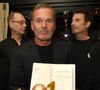 Laurent Baffie a vendu un million de livres, ça valait bien une grande fête !
Exclusif - Alain Bouzigues, Laurent Baffie, Richard Orlinski - Laurent Baffie fête son succès littéraire "1 Million de livres vendus" aux Deux Magots à Paris © Veeren/Bestimage 